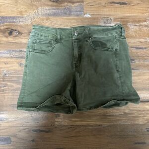 American Eagle Super Stretch Midi Size 8 Green Shorts